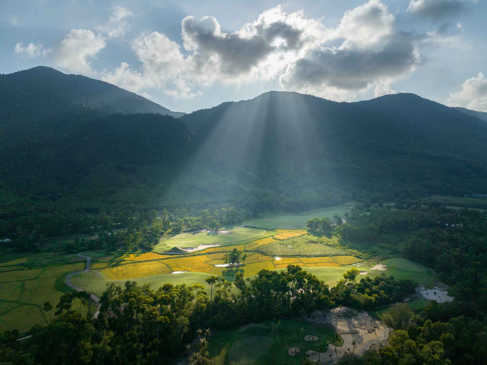 Laguna Lang Co golf course’s natural landscapes and unique rice fields