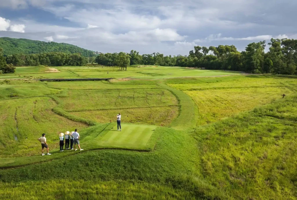 Chơi golf thả ga không ngại xa